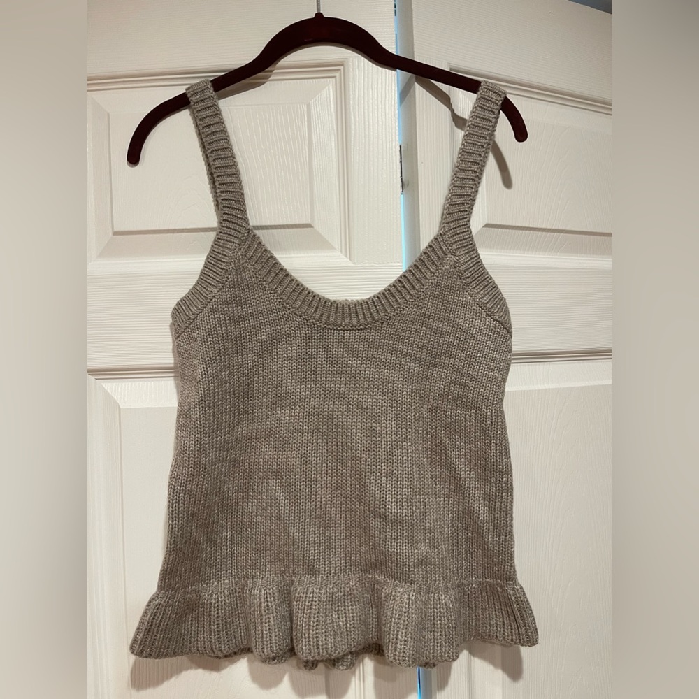 THE DROP Gray knit tank top with flared edge. Size M.